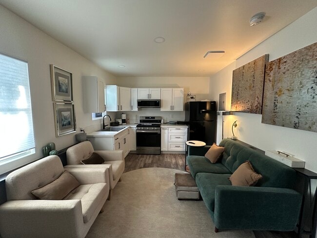 5930 Dunrobin Ave, Unit 5930 Dunrobin Ave