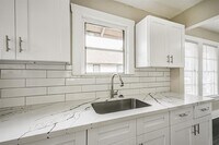2616 Oakcliff St photo'