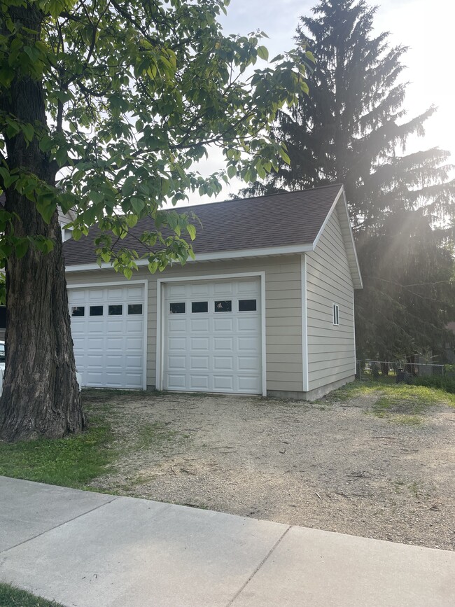702 W Olin Ave, Unit 2 in Madison, WI - Building Photo - Building Photo