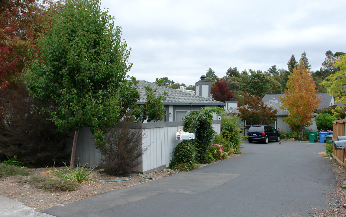 1476 Post Ranch Rd in Santa Rosa, CA - Building Photo