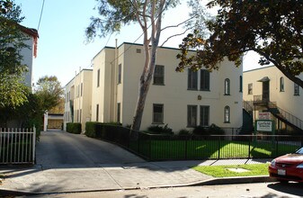600 E Garfield Ave in Glendale, CA - Foto de edificio - Building Photo