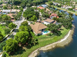 643 Lake Blvd in Weston, FL - Building Photo - Building Photo