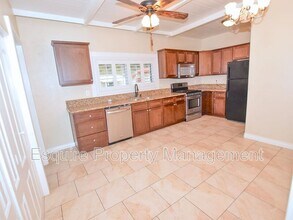 37 Anacapa Dr in Camarillo, CA - Building Photo - Building Photo