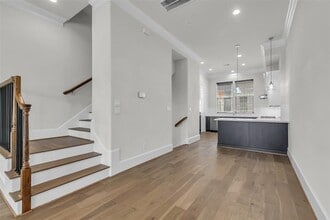 809 Bringhurst St in Houston, TX - Foto de edificio - Building Photo