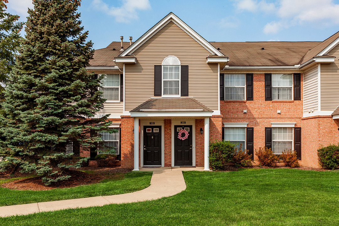 Canton Club Apartments - Canton, MI in Canton, MI - Foto de edificio