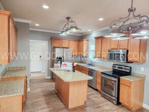 195 Broderick Dr in Waukee, IA - Building Photo - Building Photo