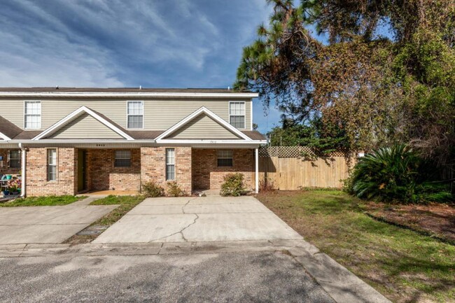 2415 Suwanee Ln in Fort Walton Beach, FL - Building Photo - Building Photo