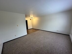 1033 Lakeshore Dr, Unit 1034 in Pioneer, OH - Foto de edificio - Building Photo
