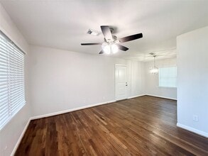 209 Laurel St in Lake Jackson, TX - Building Photo - Building Photo