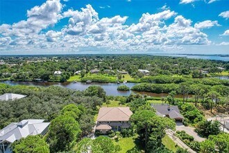 1648 Bayshore Dr in Englewood, FL - Building Photo - Building Photo