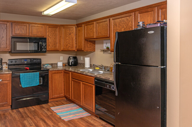 Auburn Manor Apartments in Sioux Falls, SD - Building Photo - Interior Photo