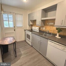 8324 Loch Raven Blvd in Towson, MD - Foto de edificio - Building Photo