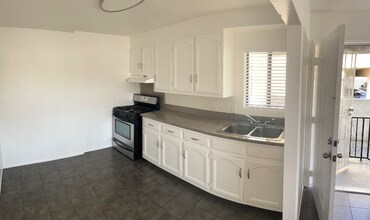 5660 Case Ave-Unit -B in Los Angeles, CA - Building Photo - Building Photo