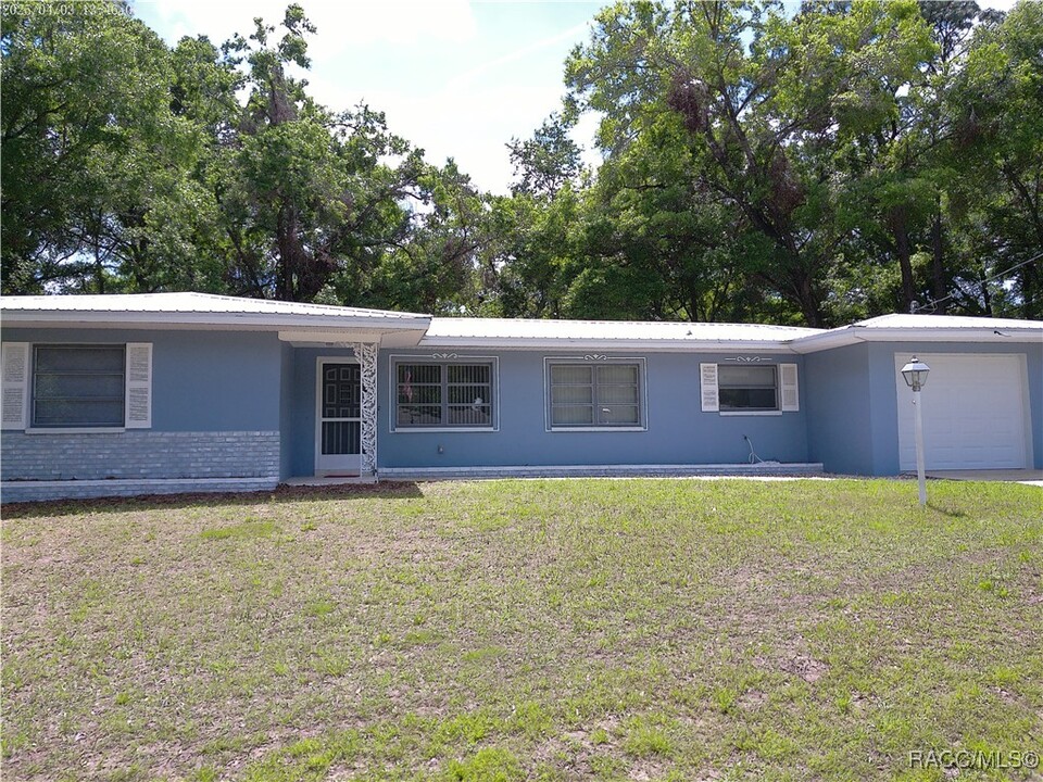 6122 E King Ln in Inverness, FL - Building Photo