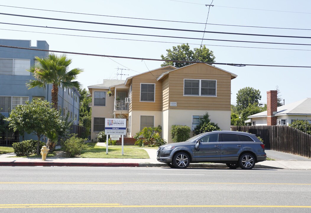 12200 Oxnard St in North Hollywood, CA - Foto de edificio