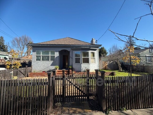 property at 559 N Oak St