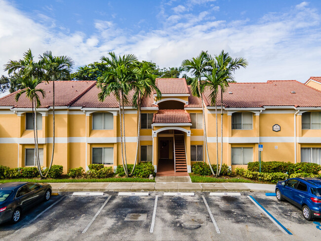 Sailboat Pointe Condos in Oakland Park, FL - Building Photo - Building Photo