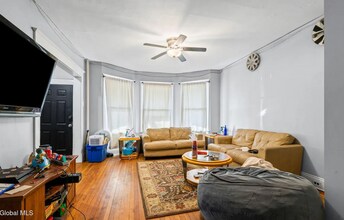 569 Washington Ave in Albany, NY - Building Photo - Building Photo