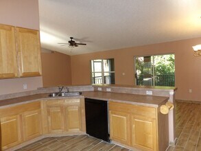 113 Hartwood St in Deltona, FL - Foto de edificio - Building Photo