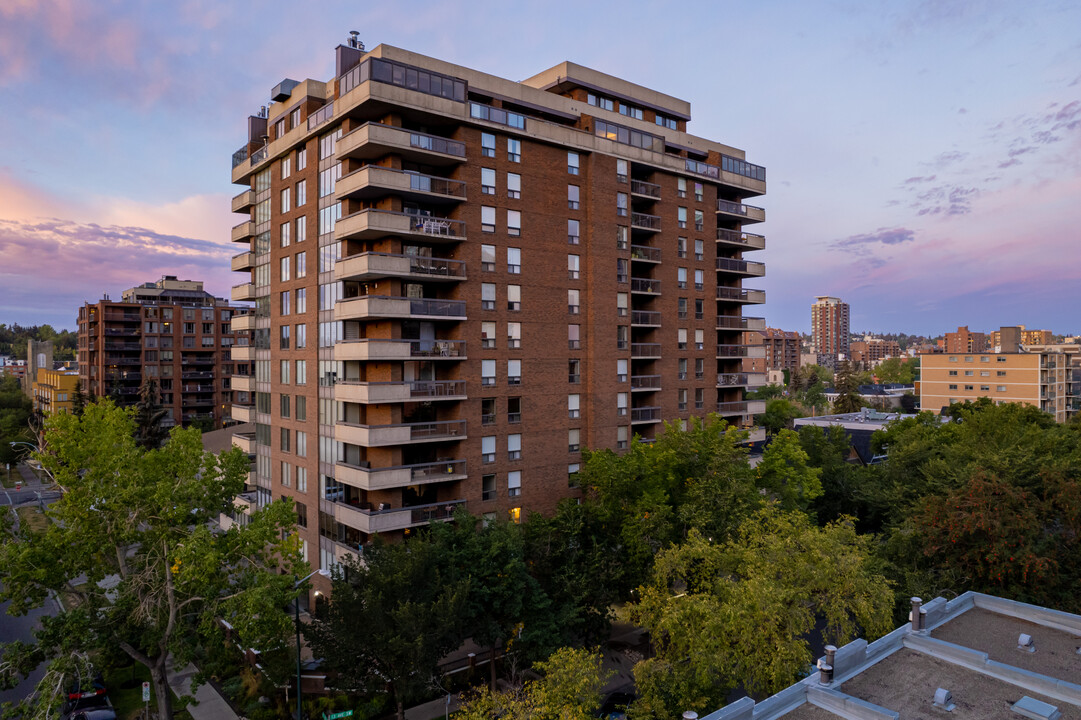 The Royal Oak Condo in Calgary, AB - Building Photo