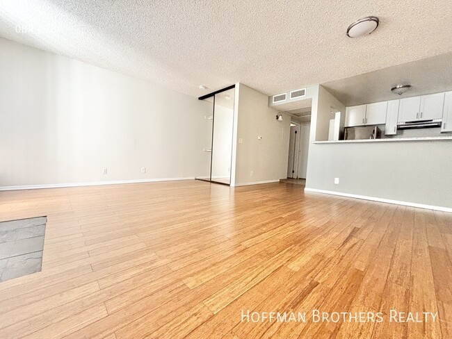 1225 N Cherokee Ave, Unit 103 in Los Angeles, CA - Foto de edificio - Building Photo