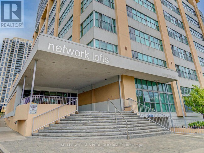 2-712 Fieldway Rd in Toronto, ON - Building Photo - Building Photo