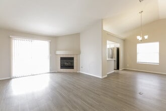 541 Vantage Ave in Henderson, NV - Building Photo - Building Photo