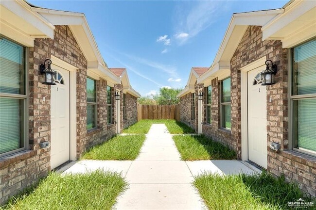 3003 Linda Vista St in Edinburg, TX - Building Photo - Building Photo