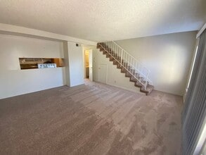 5674 Hillsdale Blvd in Sacramento, CA - Building Photo - Building Photo
