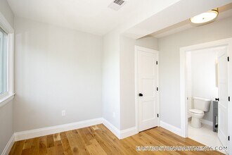 58 Frankfort St, Unit 2 in Boston, MA - Foto de edificio - Building Photo