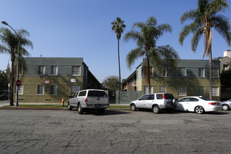 Elm Gate Apartments in Long Beach, CA - Foto de edificio - Building Photo