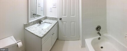 1825 T St NW, Unit 303 in Washington, DC - Building Photo - Building Photo