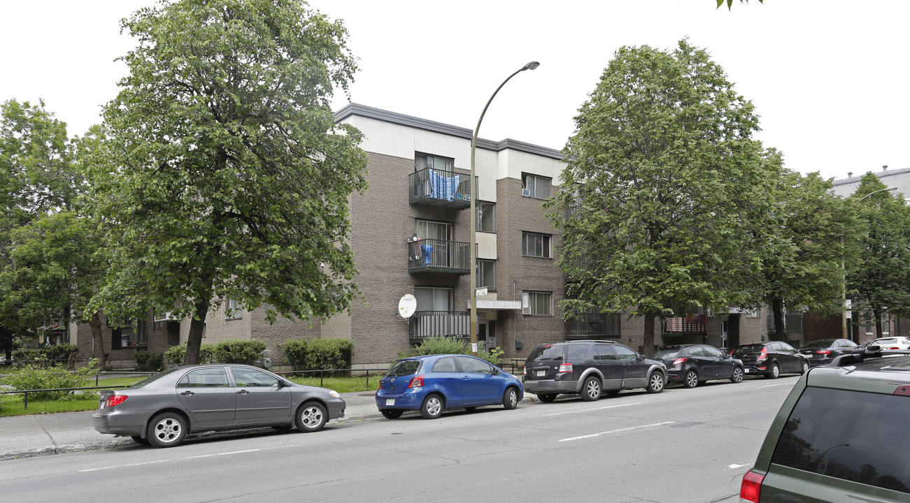 2545-2475 Saint-Jacques Rue in Montréal, QC - Building Photo