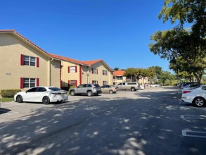 3762 N University Dr in Coral Springs, FL - Building Photo - Building Photo