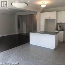 295 Chokecherry Cres in Waterloo, ON - Building Photo - Building Photo