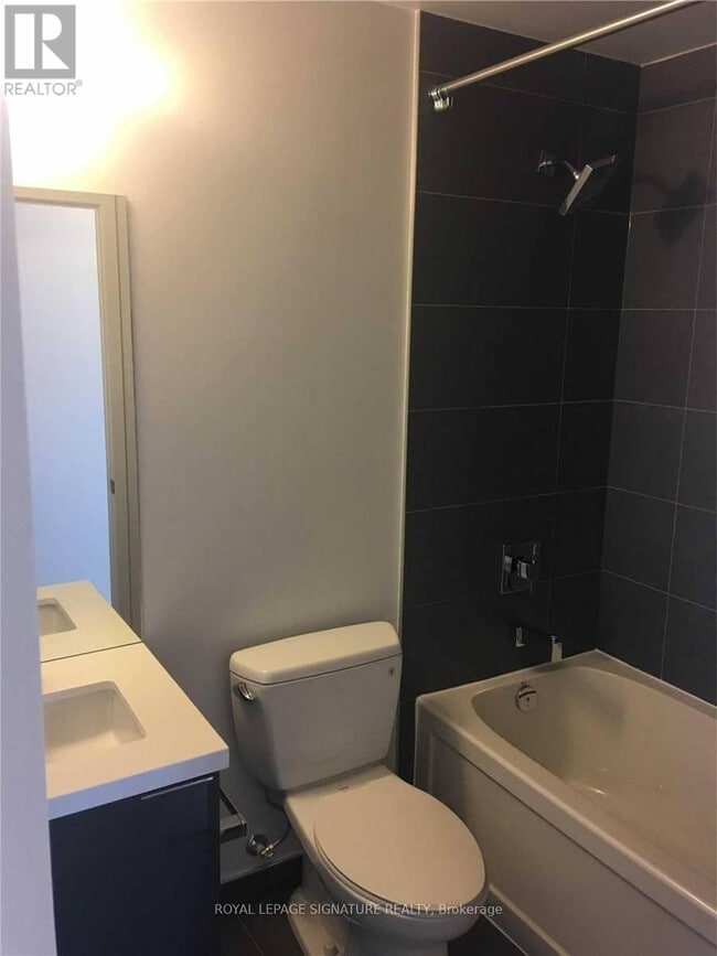 8 Eglinton Ave E in Toronto, ON - Building Photo - Building Photo