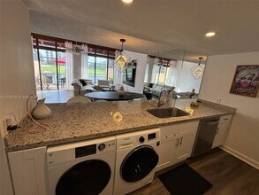 10850 S Golfview Dr in Pembroke Pines, FL - Building Photo - Building Photo