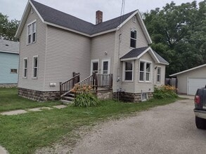 338 Hattie St in Marinette, WI - Building Photo - Building Photo