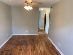 4905 W Augusta Blvd, Unit 1 in Chicago, IL - Foto de edificio - Building Photo