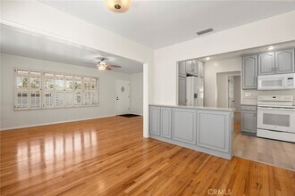 4944 Coke Ave, Unit 1 in Lakewood, CA - Foto de edificio - Building Photo