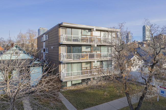 1612 14th Ave SW in Calgary, AB - Building Photo - Building Photo