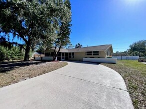 424 Vannell St in Port Charlotte, FL - Building Photo - Building Photo