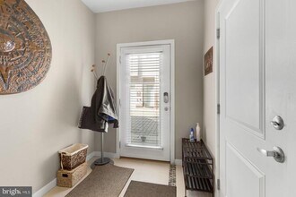 211 Brown St in Philadelphia, PA - Building Photo - Building Photo