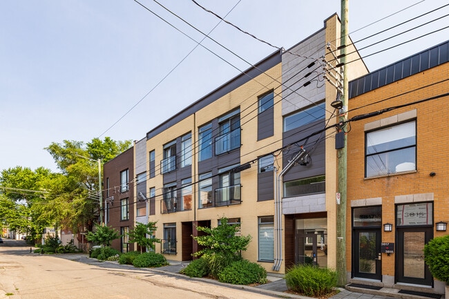 3823 Saint-Christophe Rue