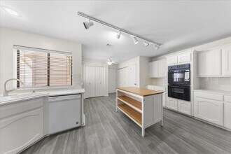 10900 Crown Colony Dr in Austin, TX - Building Photo - Building Photo