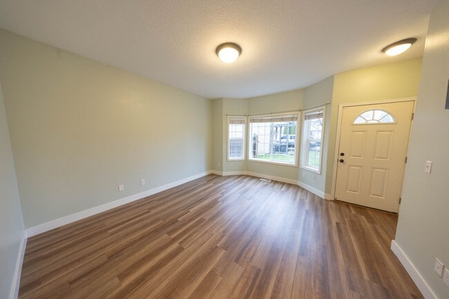 2100 N Q St in Washougal, WA - Building Photo - Building Photo