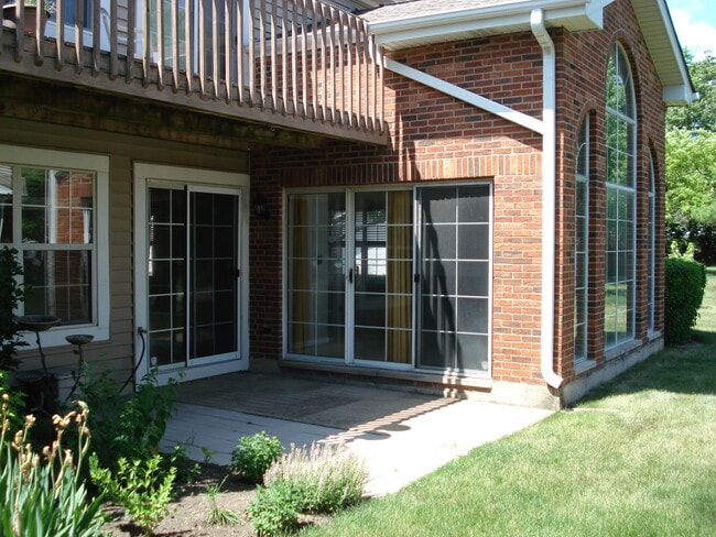 906 W Happfield Dr in Arlington Heights, IL - Building Photo - Building Photo