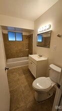 1312 Moreland Way in Bakersfield, CA - Building Photo - Building Photo