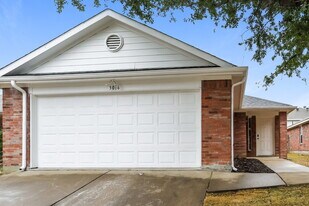 3016 Casa Bella Dr in Arlington, TX - Building Photo