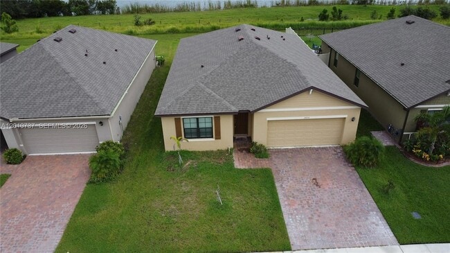 2073 Farmhouse Rd SE in Palm Bay, FL - Building Photo - Building Photo